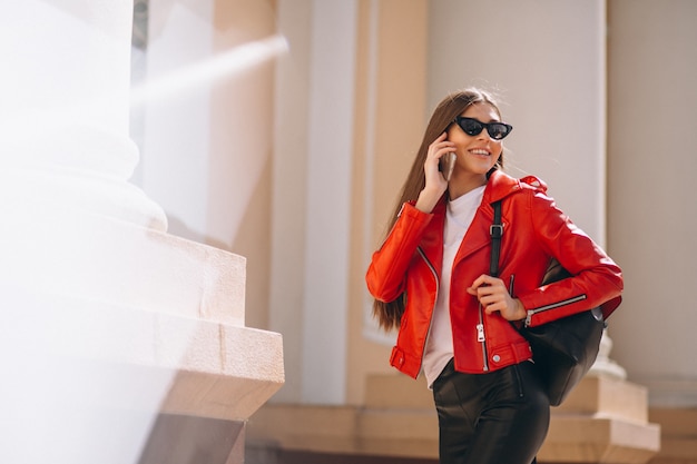 Mujer con teléfono