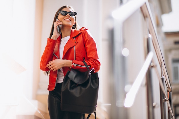 Mujer con teléfono