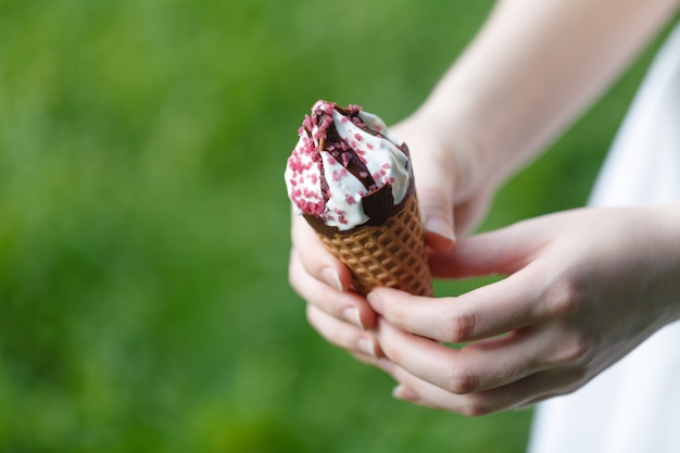 Mujer, tenencia, helado