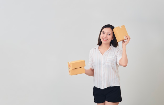 Mujer, tenencia, paquete, paquete, caja