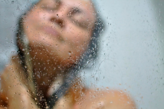 Foto mujer, teniendo, ducha