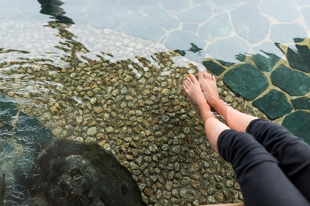 mujer, teniendo, onsen, en, piernas