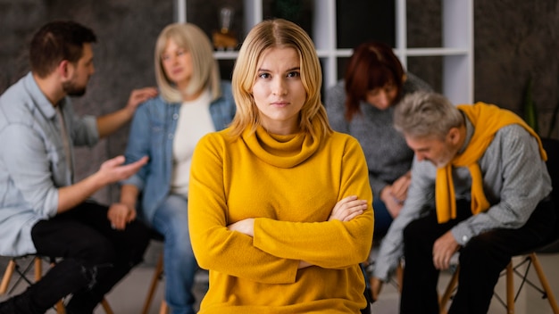 Mujer en terapia de grupo