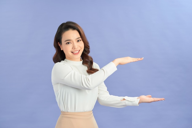 Mujer tiene lugar manos libres