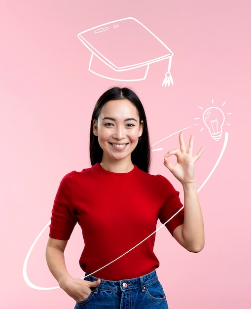 Foto mujer de tiro medio posando con antecedentes de graduación