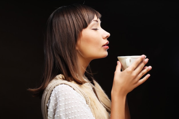 Mujer tomando café