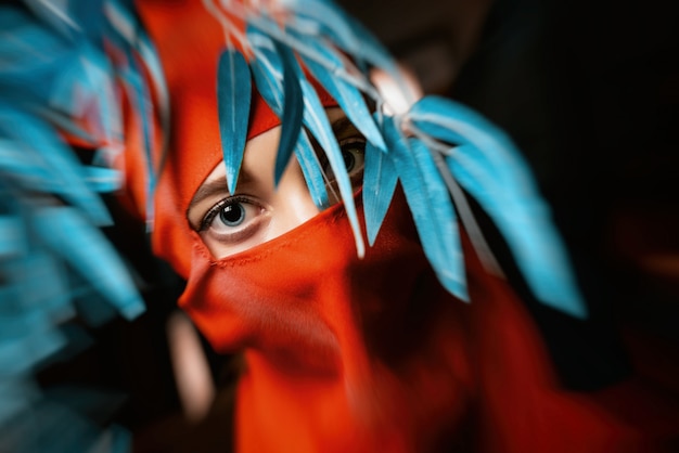 Foto mujer en traje de ninja