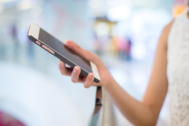 Mujer uso de celular