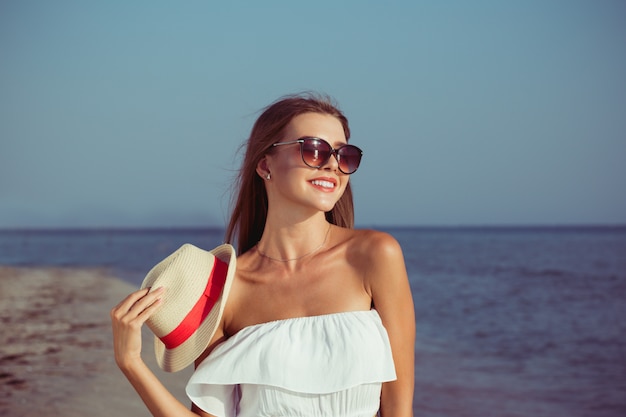 Mujer de vacaciones de verano