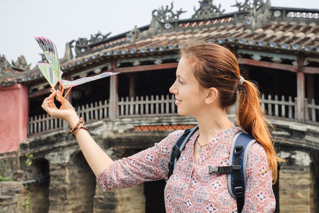 Foto mujer de vacaciones en vietnam