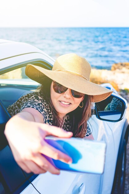 Foto mujer de vacaciones