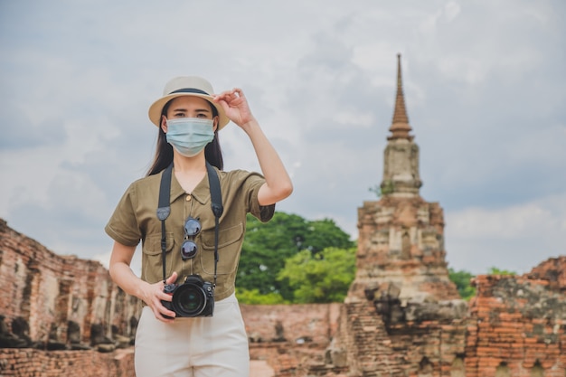 Mujer viajero asiático visitando Tailandia