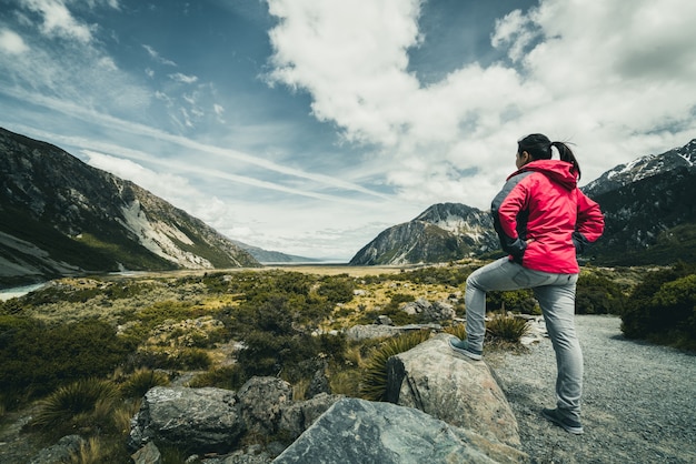 Mujer, viajero, viajar, en, desierto, paisaje