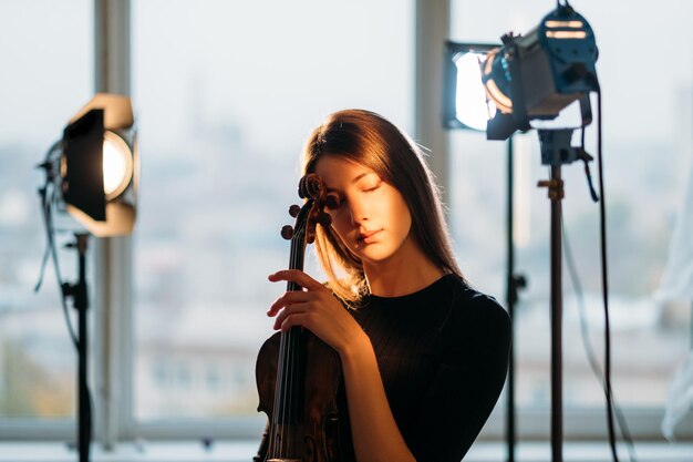 Mujer violinista retrato studio tiro hobby