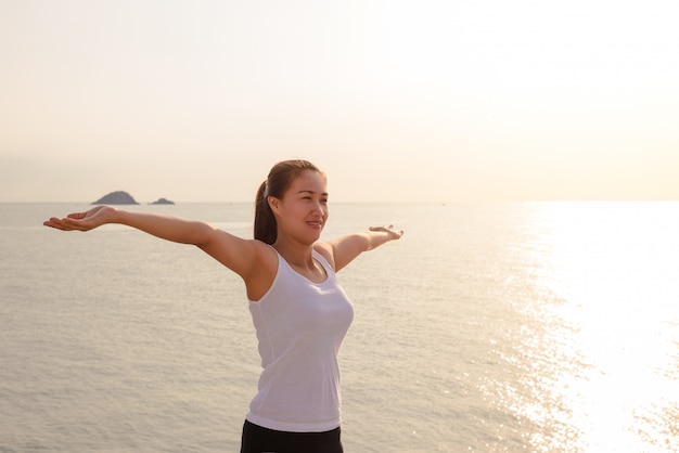 Mujer yoga es relajarse