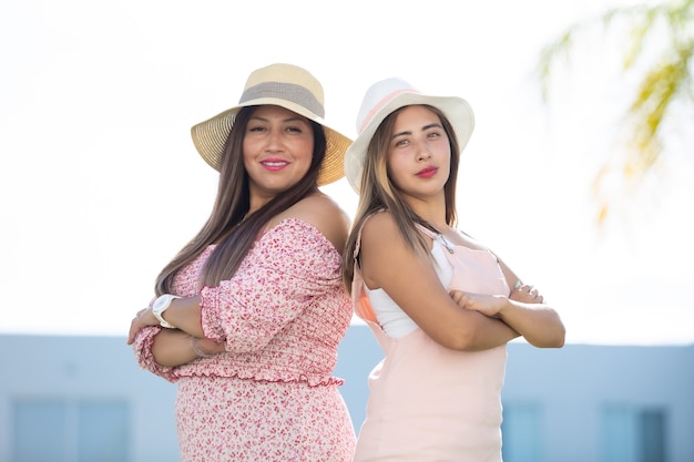 Mujeres adultas jóvenes mexicanas empoderadas