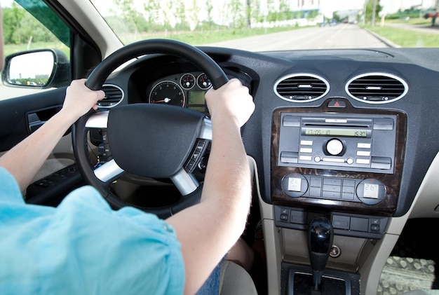 mujeres al volante el carro...