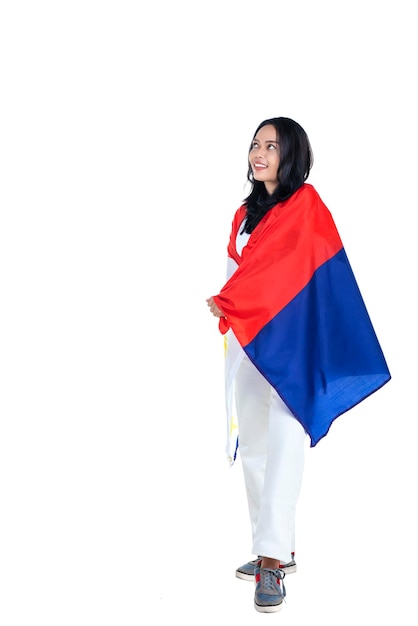 Las mujeres asiáticas celebran el día de la independencia de Filipinas el 12 de junio sosteniendo la bandera de Filipinas
