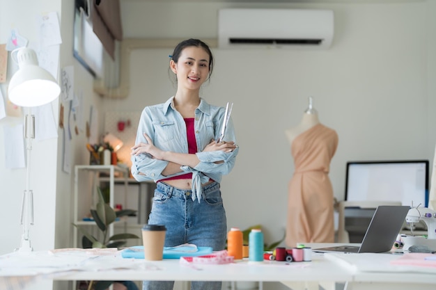 Mujeres emprendedoras están haciendo nuevas colecciones de ropa