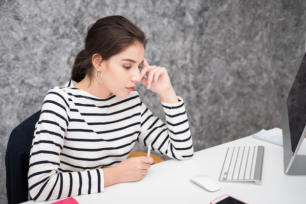 Mujeres empresarias estresadas y bajo presión