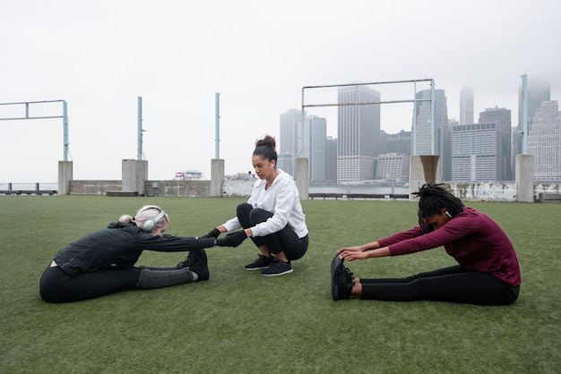 Foto mujeres haciendo jogging juntas