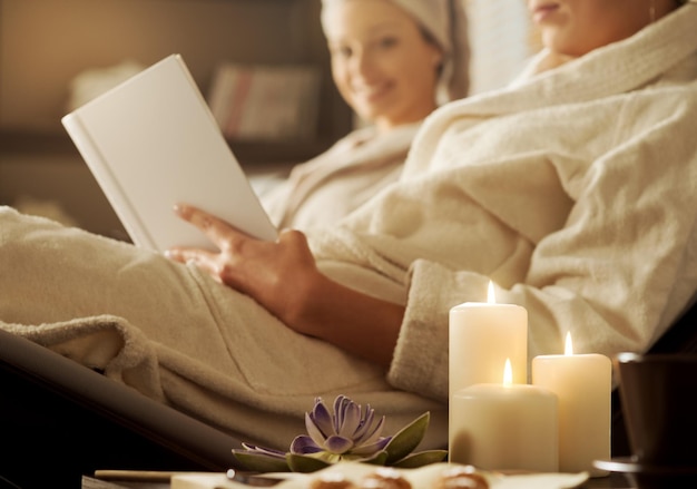 Mujeres hermosas en el spa