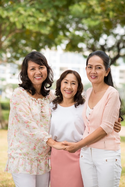 Mujeres mayores atractivas