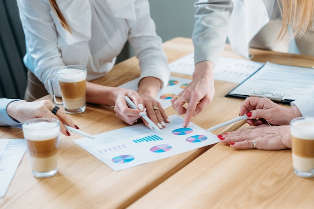 mujeres de negocios exitosas. empresa femenina empoderada