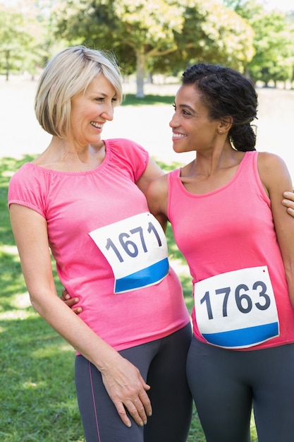 Las mujeres participan en maratón de cáncer de mama