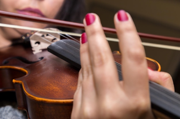 Mujeres tocando violín sin efecto imagen añadida