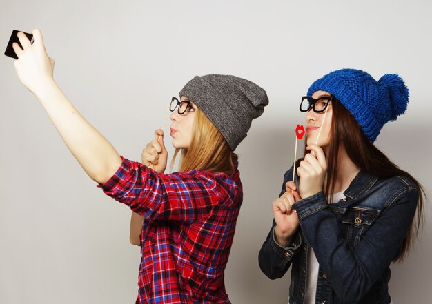 Mujeres tomando selfie