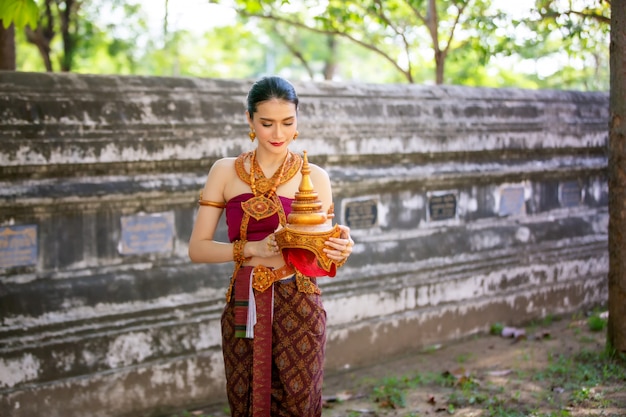 Mujeres en traje tradicional de Tailandia