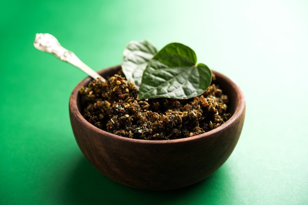 Mukhwas o Tambul es una fina mezcla de Paan masala. Es un ambientador bucal popular de la India que se consume después de las comidas. También ofrecido a la diosa Durga devi en puja
