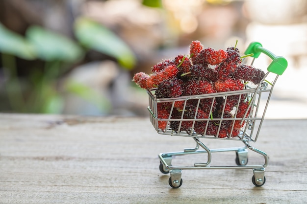 Mulberry en carrito de compras en madera