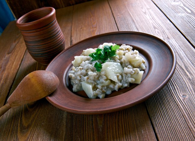 Mulgipuder - cereal da Estônia com cevada e batata. Prepara o inverno. Cozinha báltica