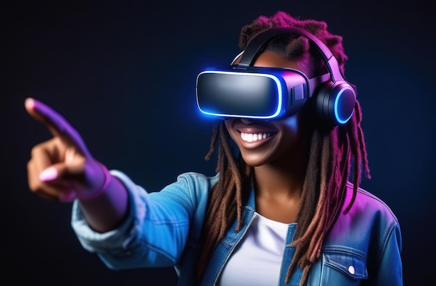 Foto mulher africana jovem usando óculos de realidade virtual e tocando com o dedo para o lado