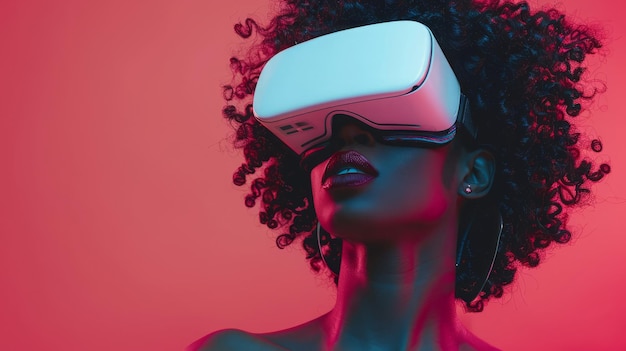 Mulher afro-americana com óculos VR em luzes de néon