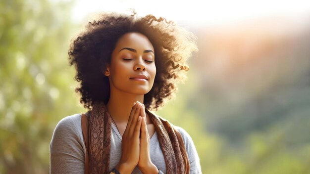 Mulher afro-americana em meditação de oração