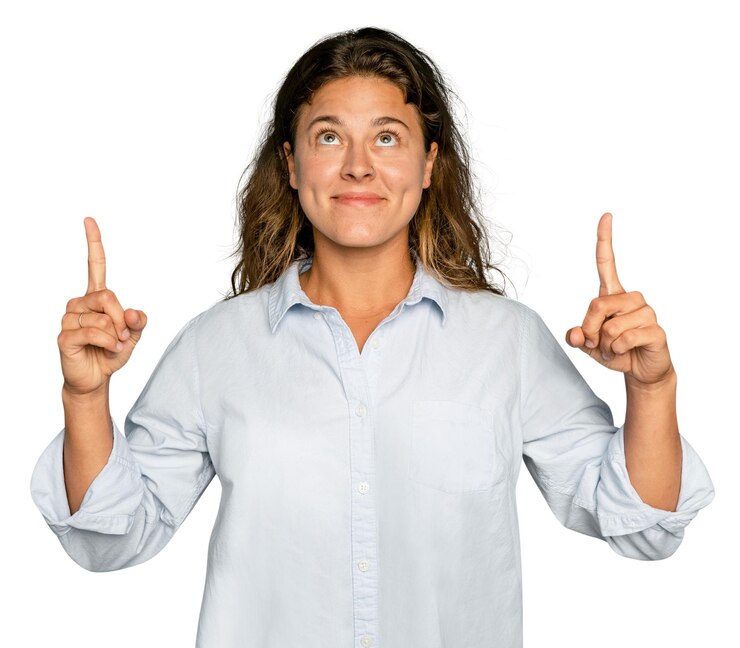 Foto mulher alegre maquete png apontando para cima