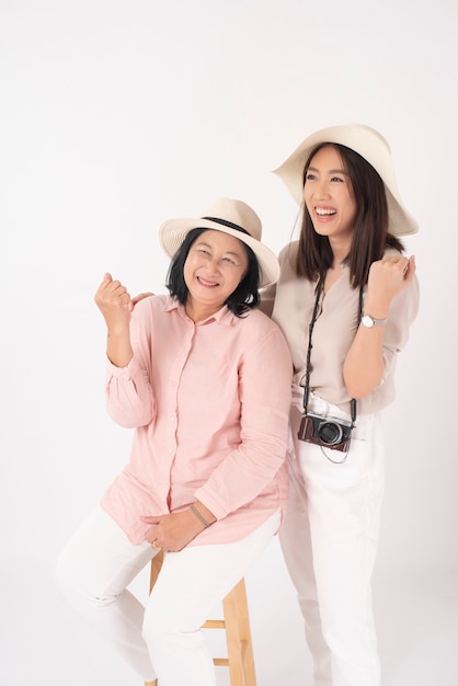 Mulher asiática mais velha e sua filha, conceito de viagens