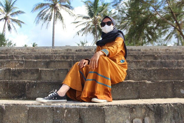 Mulher asiática na praia