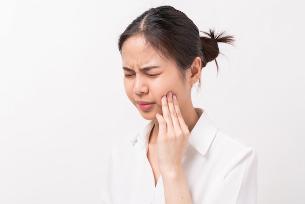 Mulher asiática, sofrendo de dor de dente