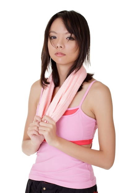 Mulher atraente ginásio de asiático, closeup retrato em branco.