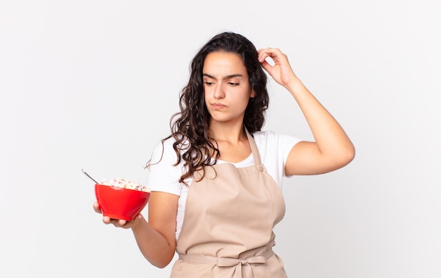 Mulher bonita chef vestindo um avental