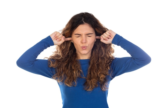 Foto mulher bonita com cabelo ondulado isolado em um fundo branco