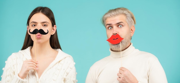 Mulher com bigode e homem com lábios vermelhos casal igualdade de gênero diversidade tolerância e gênero ide