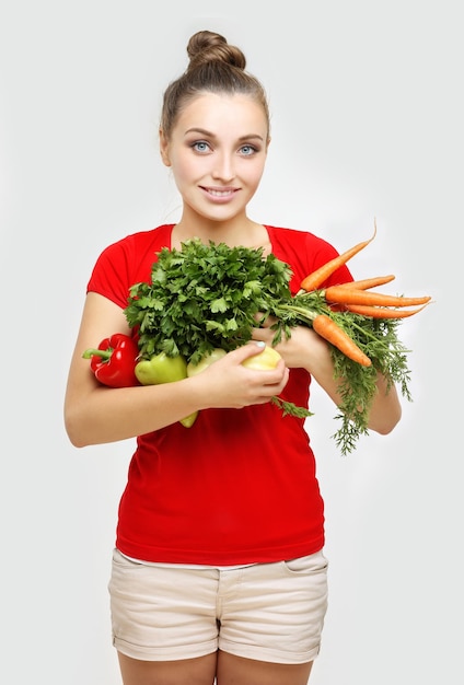 Mulher com compras de vegetais