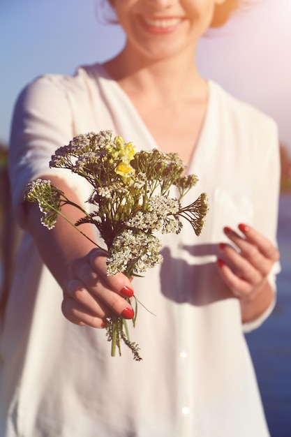 Mulher com flores