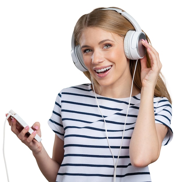 Mulher com fones ouvindo música