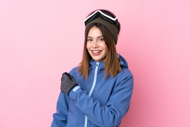 Mulher com óculos de snowboard